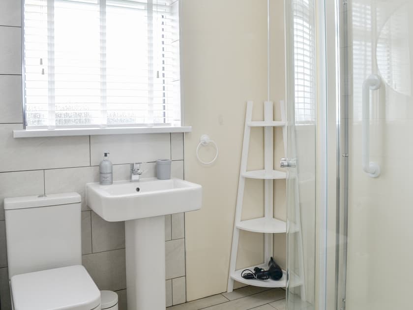 Shower room | Paxville, Gretna