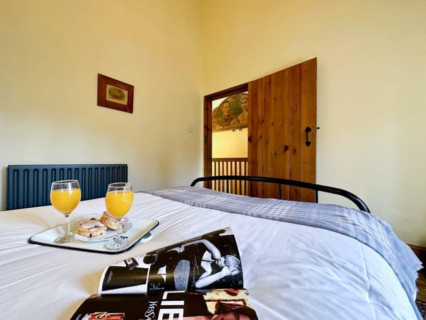 Double bedroom | Hartle - Harthill Hall, Alport, near Bakewell