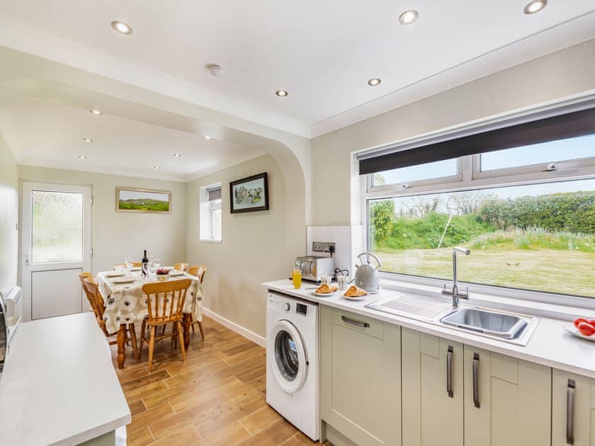 Kitchen/diner | Ty Canol, Pencaerau, Rhiw, Pwllheli