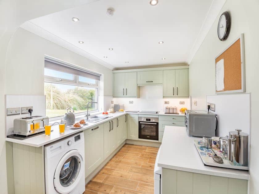 Kitchen/diner | Ty Canol, Pencaerau, Rhiw, Pwllheli