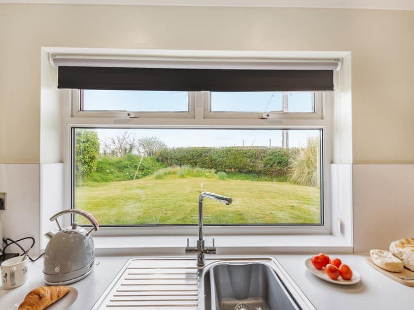 Kitchen/diner | Ty Canol, Pencaerau, Rhiw, Pwllheli