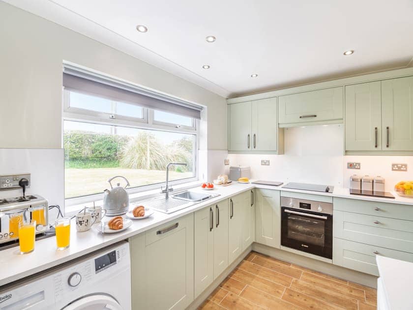 Kitchen/diner | Ty Canol, Pencaerau, Rhiw, Pwllheli