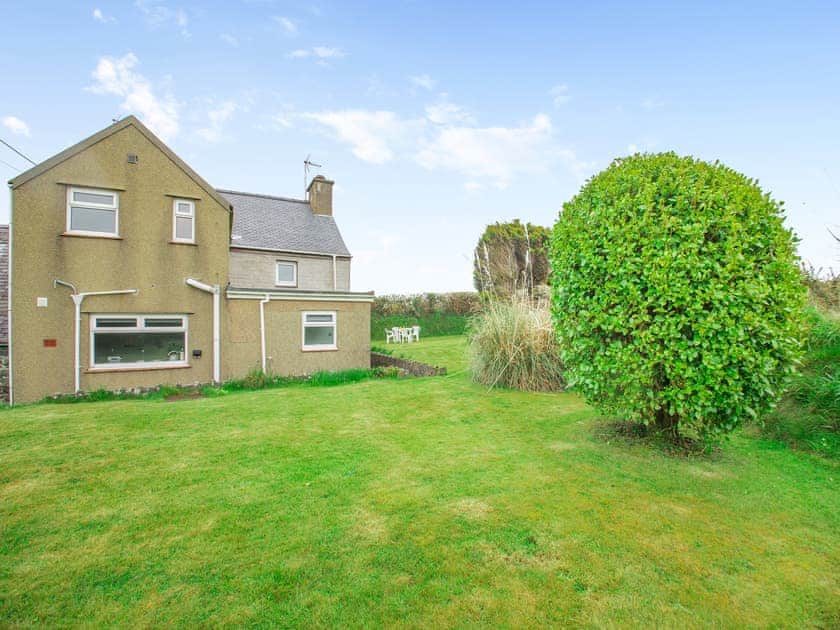 Garden | Ty Canol, Pencaerau, Rhiw, Pwllheli