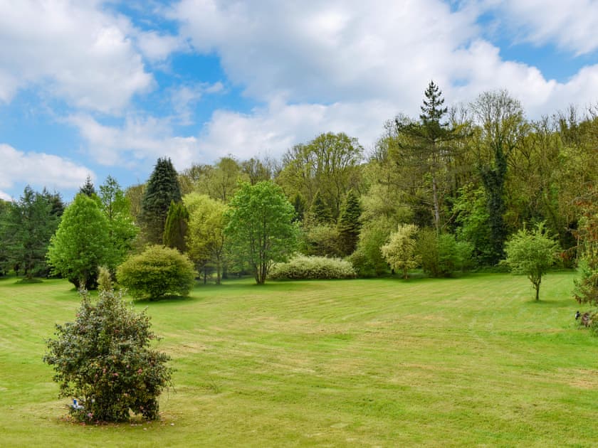 Garden and grounds | Goitre Farmhouse, Llanwrda
