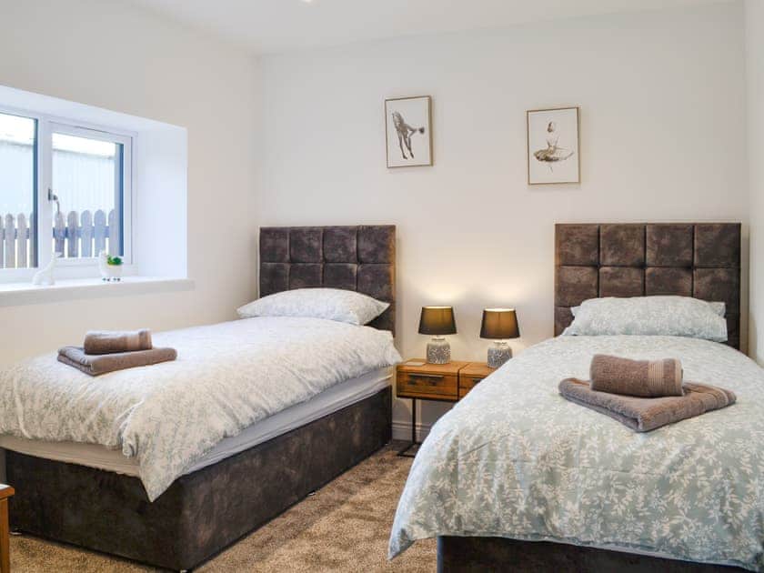 Twin bedroom | Old Byre Cottage - Old View Holidays, Carlisle
