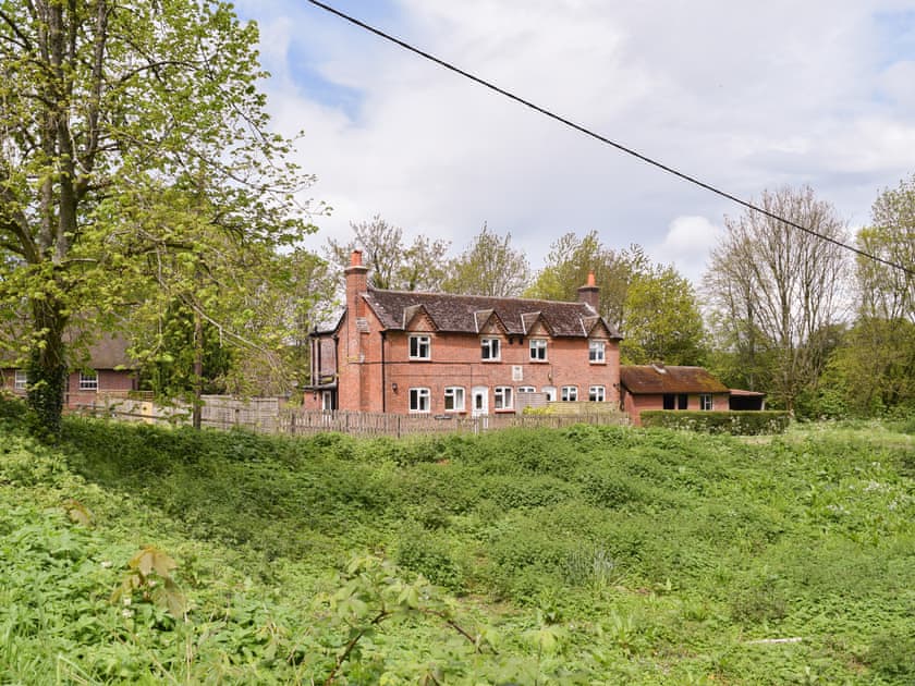 Setting | Club Cottage, Farleigh Wallop, near Basingstoke