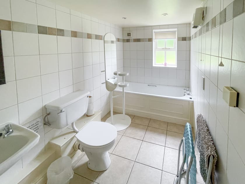 Bathroom | Lily Pad 2 - Lily Pad Cottages, Nassington, near Stamford