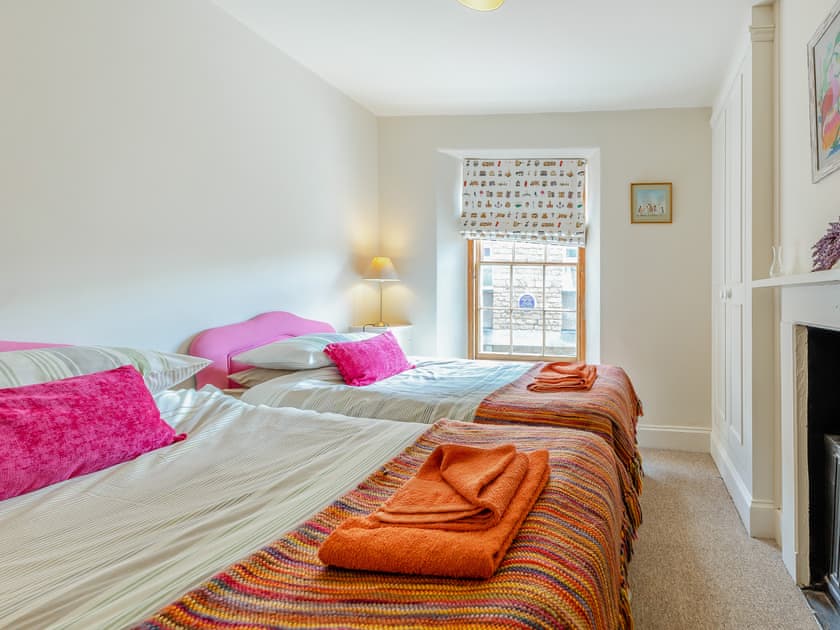 Twin bedroom | Stamford Townhouse, Stamford