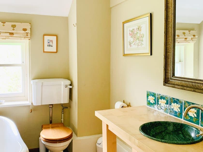En-suite bathroom | Dol Y Clochydd, Llanfachreth, near Dolgellau