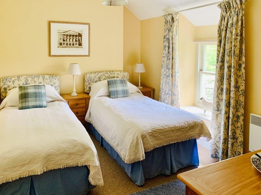 Good-sized twin bedroom | Dol Y Clochydd, Llanfachreth, near Dolgellau