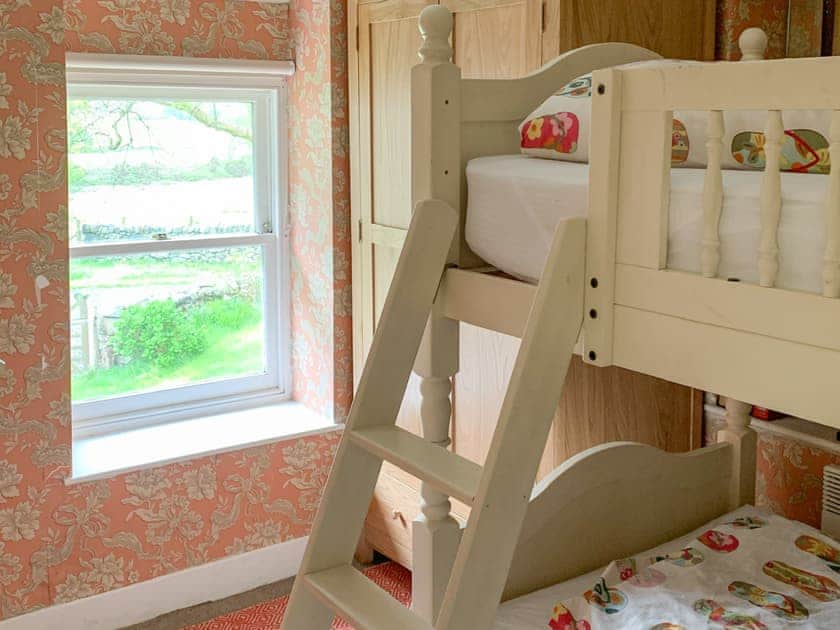 Attractive bunk bedroom | Dol Y Clochydd, Llanfachreth, near Dolgellau