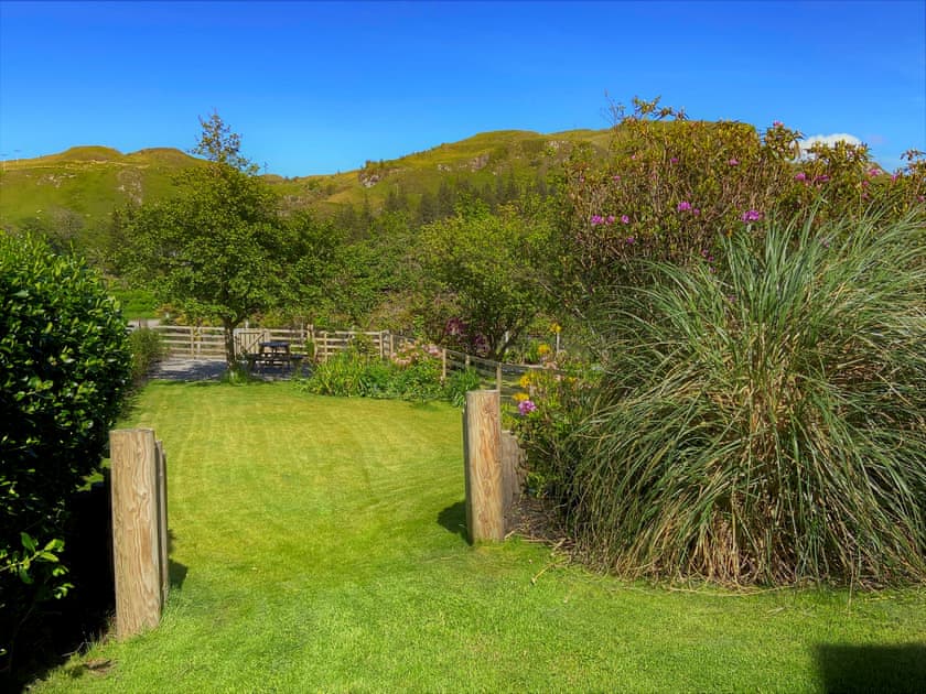 Garden | Rockpool Cottage - Tramway Cottages, Ellenabeich, Isle of Seil