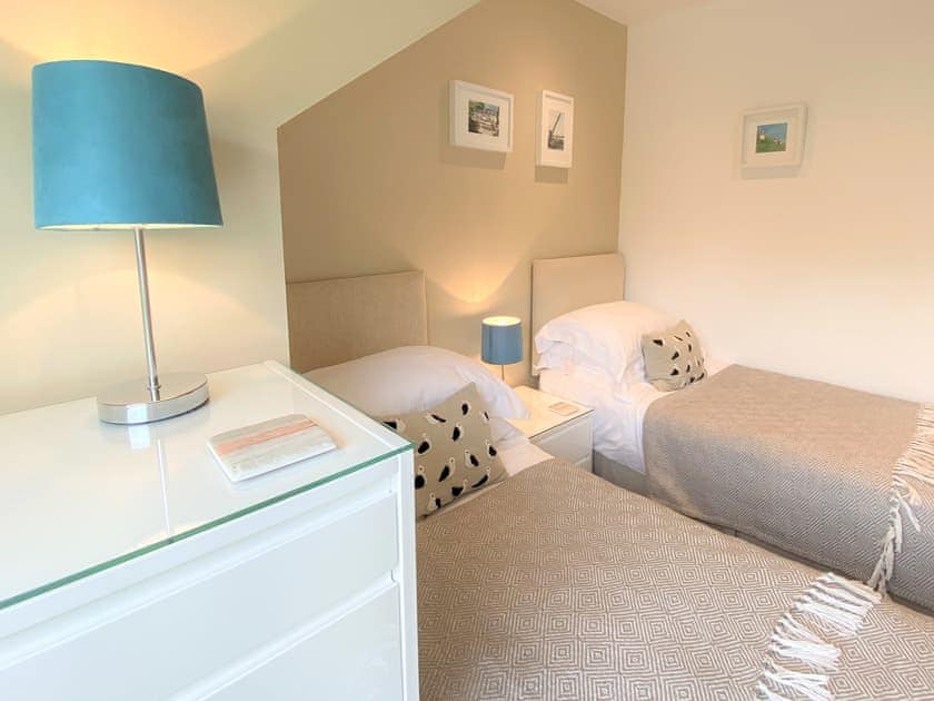 Twin bedroom | Seashell Cottage - Tramway Cottages, Ellenabeich, Isle of Seil