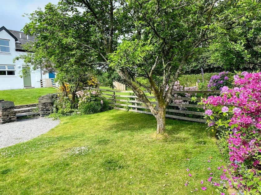 Garden | Seashell Cottage - Tramway Cottages, Ellenabeich, Isle of Seil
