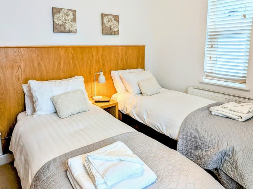 Twin bedroom | 7 Goodrington Lodge - Goodrington Lodge, Paignton