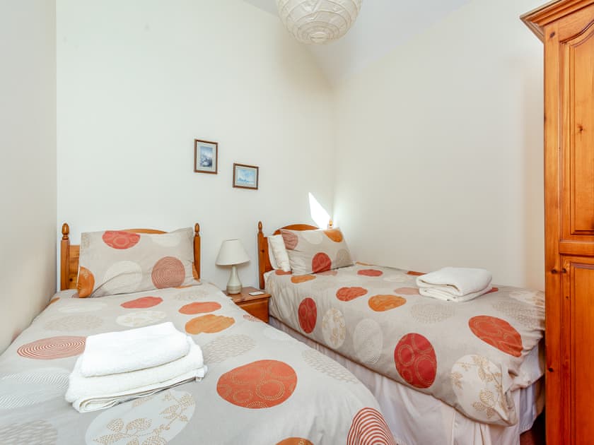 Twin bedroom | The Coyles Cottage - The Coyles, Ballater