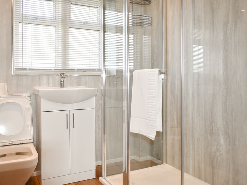 Shower room | Albion Cottage, Whitby