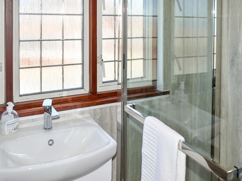 Shower room | Albion Cottage, Whitby