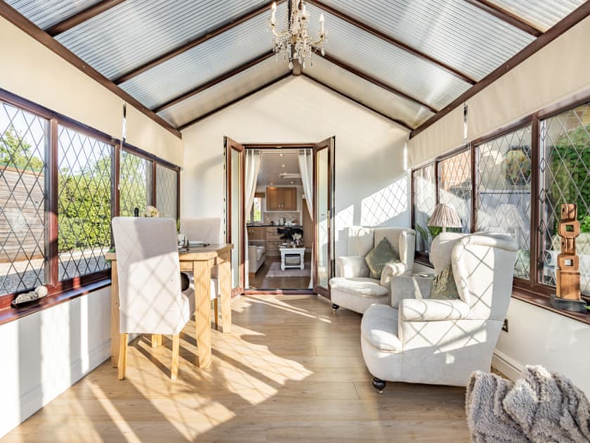 Conservatory | Clay Lake CottagesDad’s Shed, Alvingham