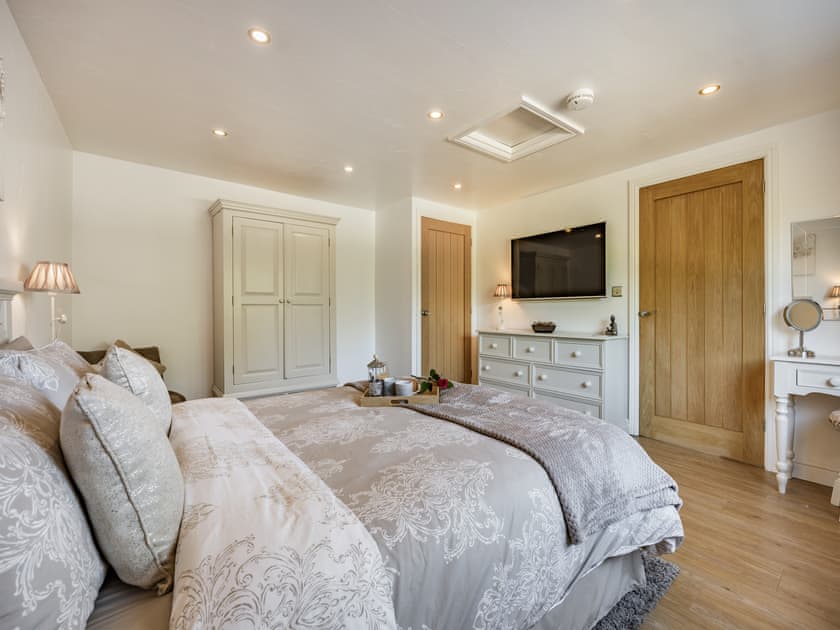 Double bedroom | Clay Lake CottagesDad’s Shed, Alvingham