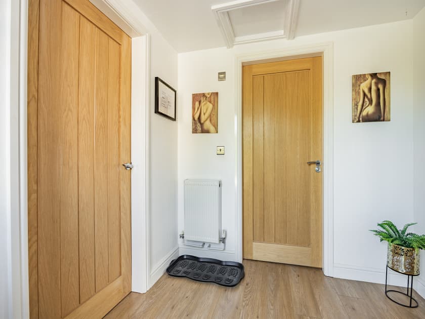 Hallway | Clay Lake CottagesDad’s Shed, Alvingham