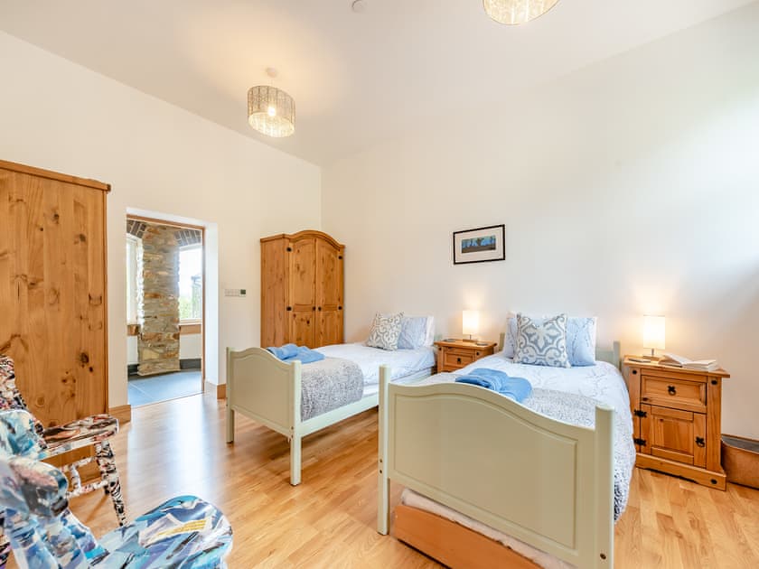 Twin bedroom | Y Beudy, Llanwenog, near Llanybydder
