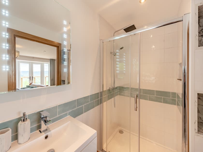 En-suite | Y Beudy, Llanwenog, near Llanybydder
