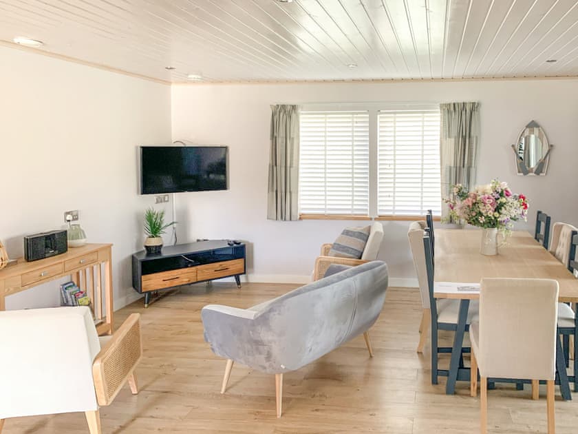 Living room/dining room | Twin Oaks, Fritton, near Great Yarmouth