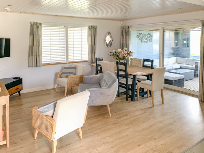 Living room/dining room | Twin Oaks, Fritton, near Great Yarmouth