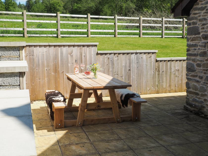 Sitting-out-area | Ty Gwair - Goetre Isaf, Lampeter
