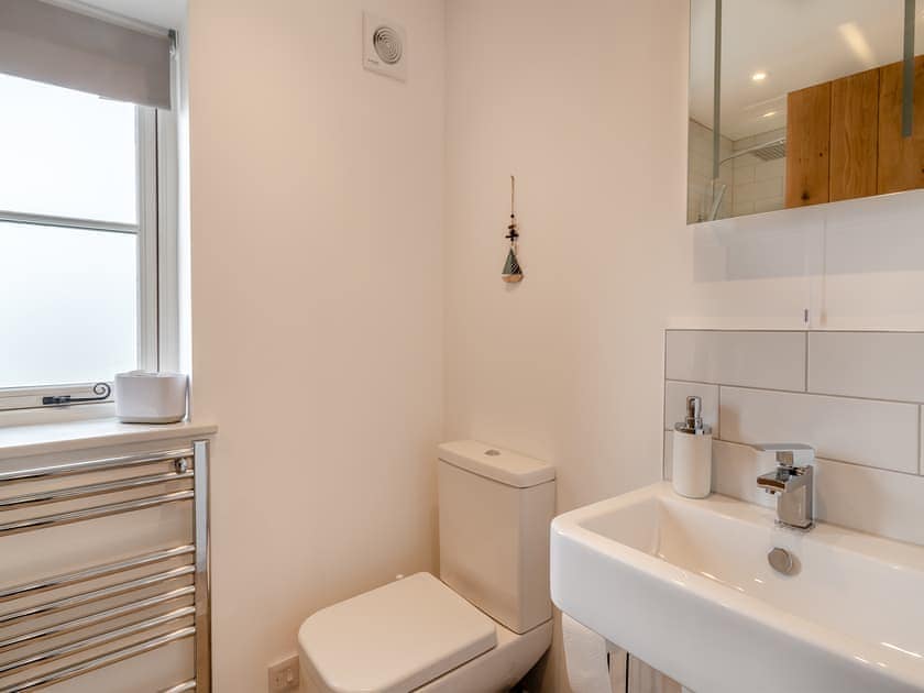 Main bathroom | Caerau Bach, Trefin, near St David’s