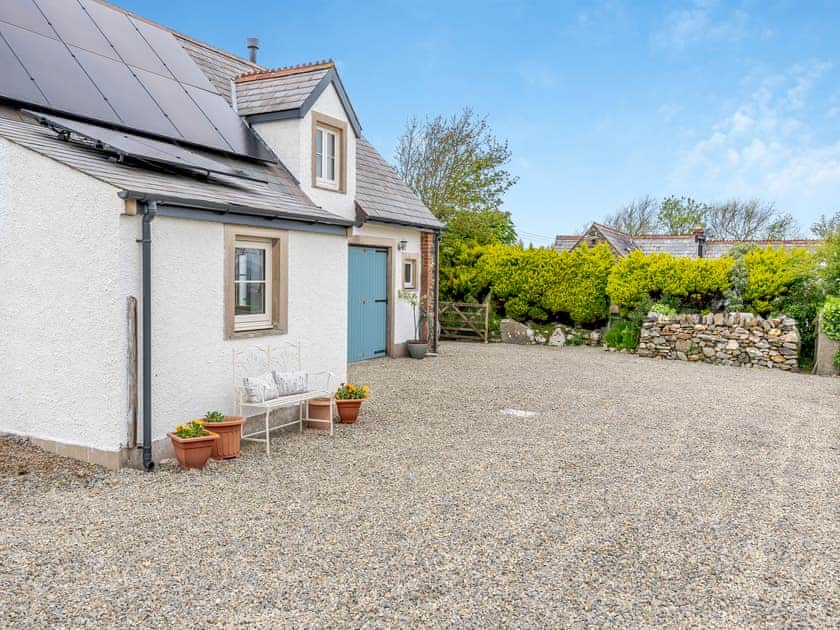 Exterior | Caerau Bach, Trefin, near St David’s