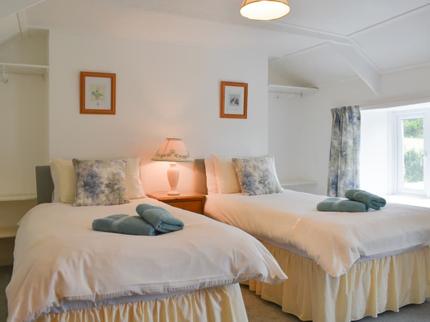 Twin bedroom | Madderhay - Lanwithan Cottages, Lostwithiel