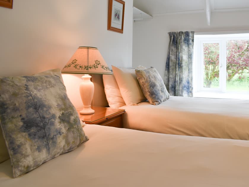 Twin bedroom | Madderhay - Lanwithan Cottages, Lostwithiel