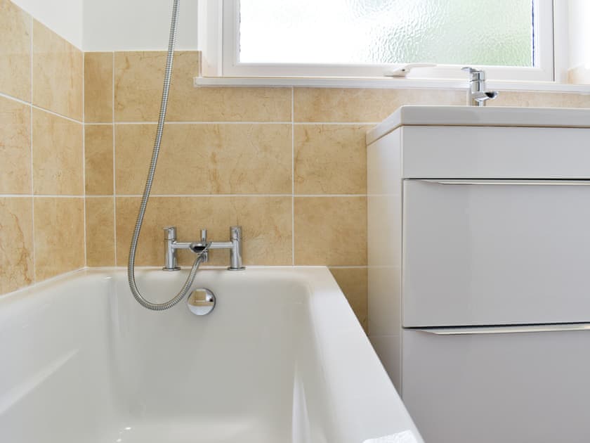 Bathroom | Madderhay - Lanwithan Cottages, Lostwithiel