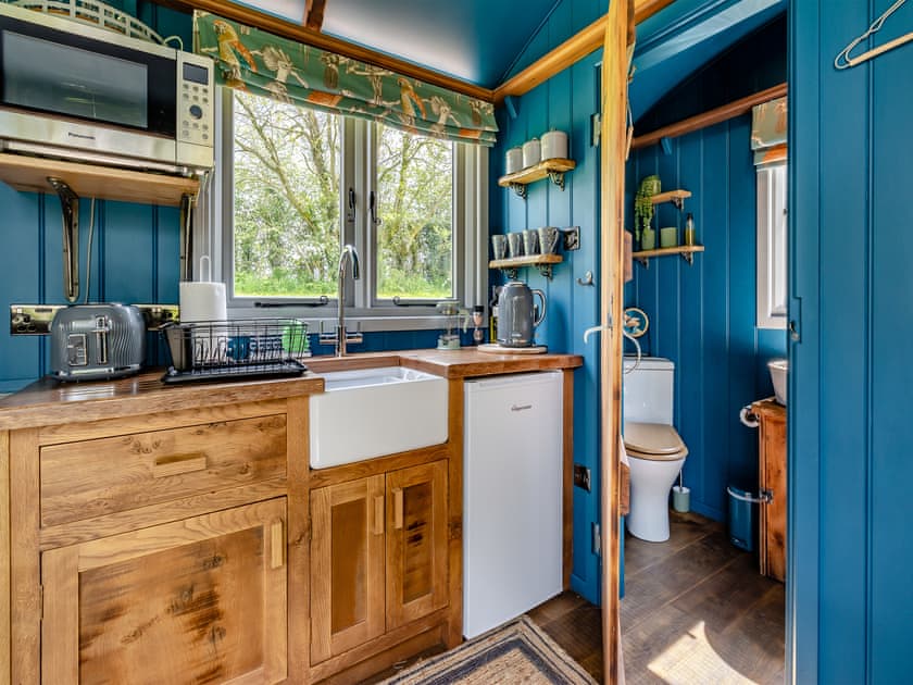 Interior | Willow Shepherd’s Hut - Shropshire Glamping, Telford