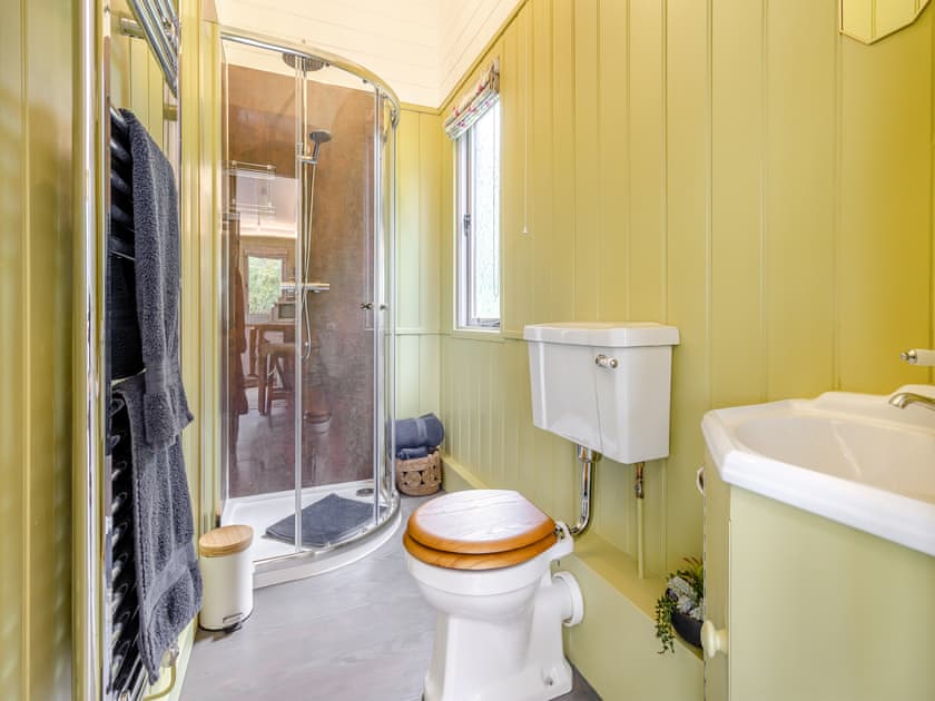 Shower room | Summer House - Shropshire Glamping, Telford