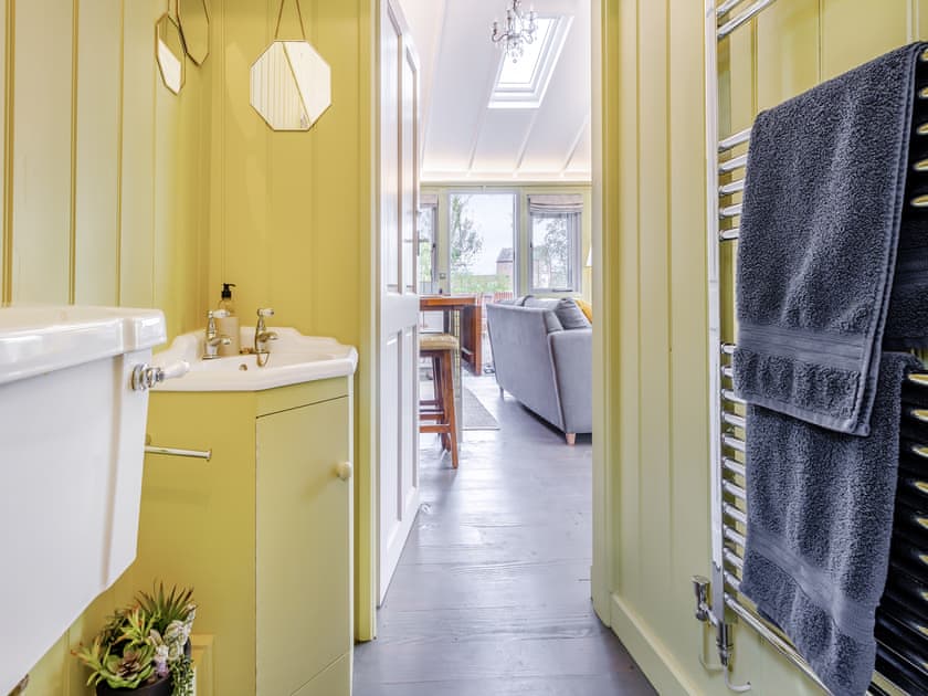 Shower room | Summer House - Shropshire Glamping, Telford