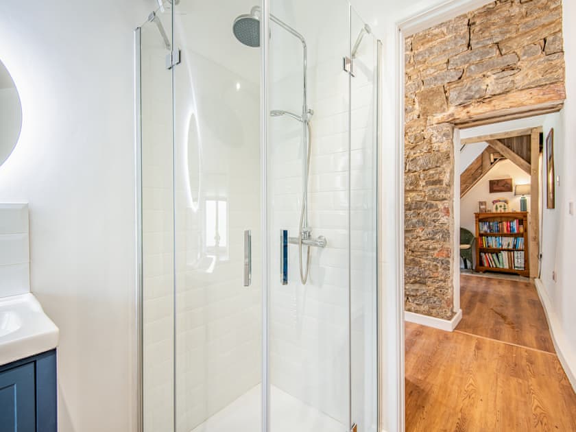 Shower room | Jackdaw Cottage, Knighton