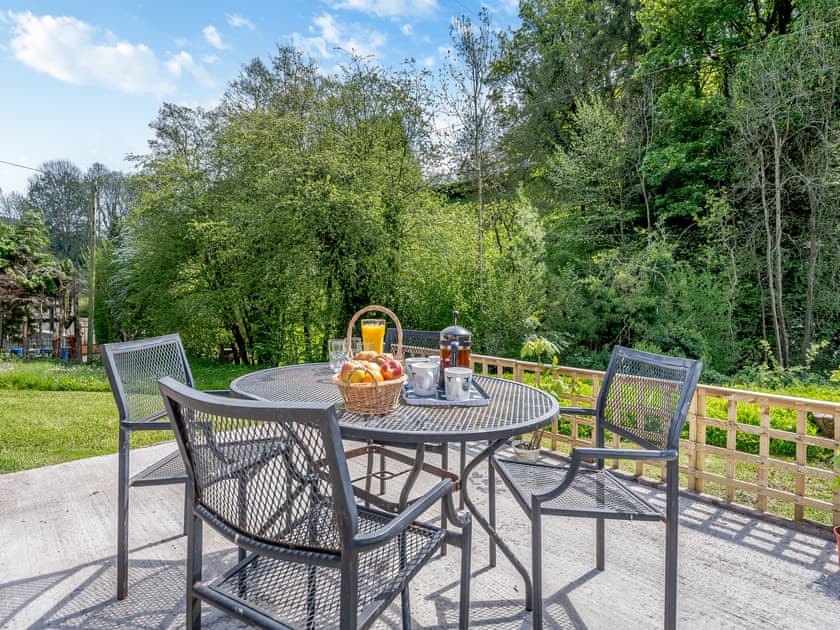 Sitting-out-area | Jackdaw Cottage, Knighton