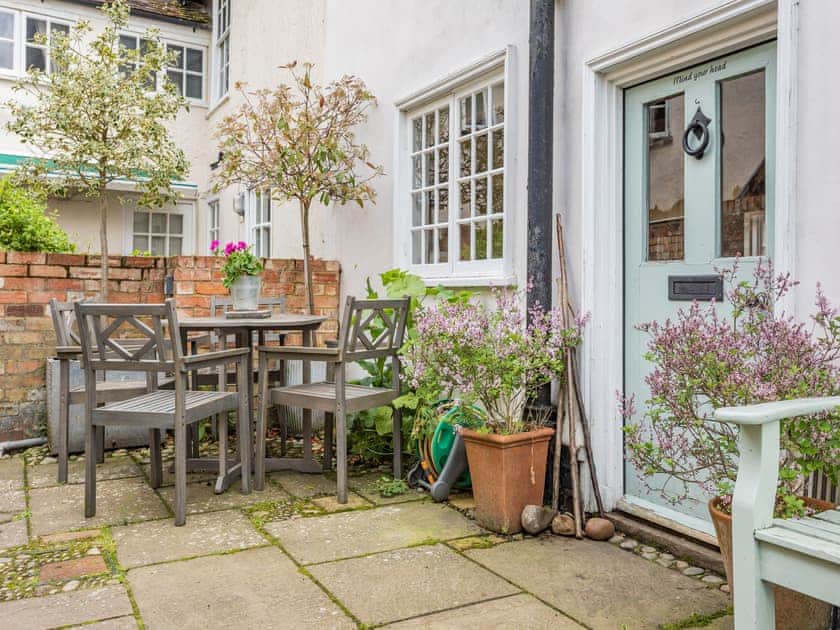 Sitting-out-area | Carters Yard - Carters Yard, Kimbolton