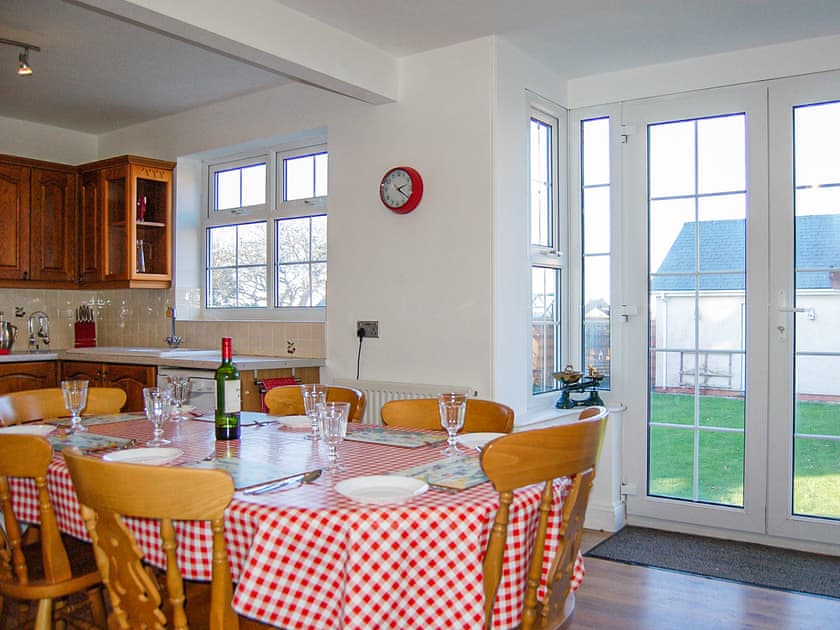 Kitchen/diner | Angorfa Family Holiday House, Aberdovey