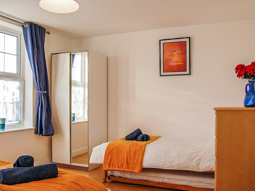 Bunk bedroom | Angorfa Family Holiday House, Aberdovey