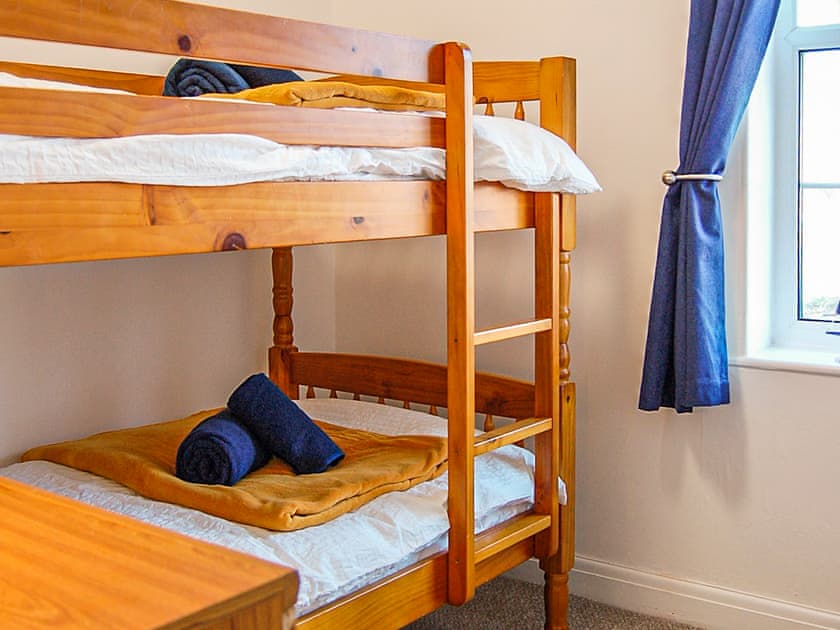 Twin bedroom | Angorfa Family Holiday House, Aberdovey