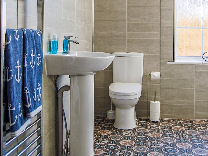 Bathroom | Angorfa Family Holiday House, Aberdovey