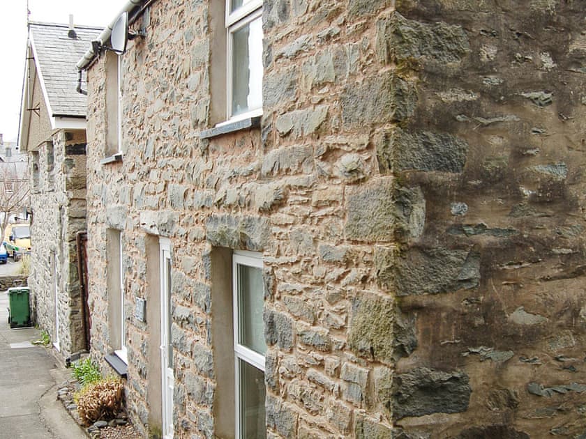 Exterior | Aelfor Cosy Cottage - Lounge Holidays, Barmouth