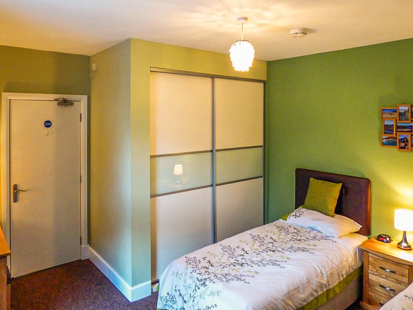 Twin bedroom | Abermaw Apartment, Barmouth