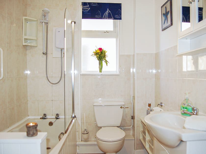 Bathroom | Ann’s Beach House, Tywyn