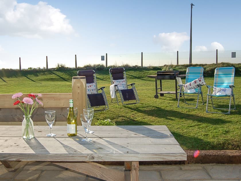 Sitting-out-area | Ann’s Beach House, Tywyn