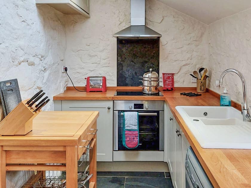 Kitchen | Cae Einion Cottage, Islawr-dref, near Dolgellau